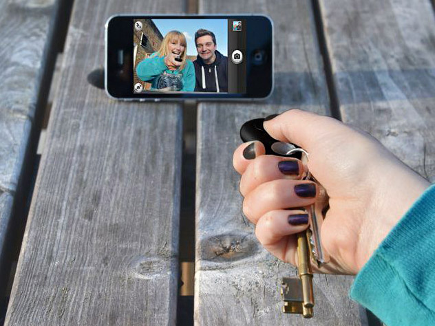 lokalizator do kluczy jako przycisk do selfie
